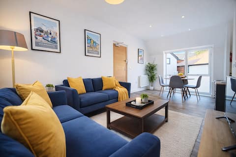 Top Airbnb: Stylish & modern with parking, Sheringham. in North Norfolk
