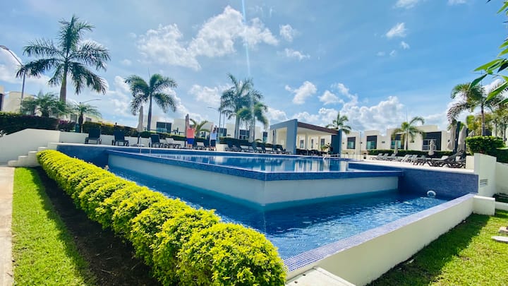 Casa Familiar Frente A Piscina Infinity - Cancún