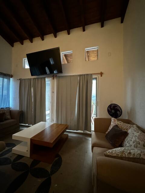Top performing Airbnb: Say goodbye to stress with amazing weather! in Ixtapan De La Sal