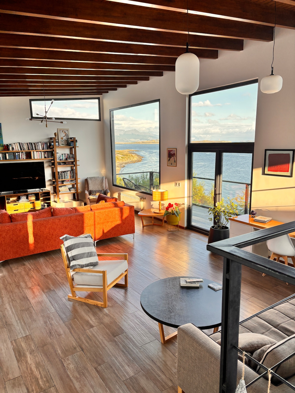 Top performing Airbnb: Incredible House front Canal Beagle in Ushuaia
