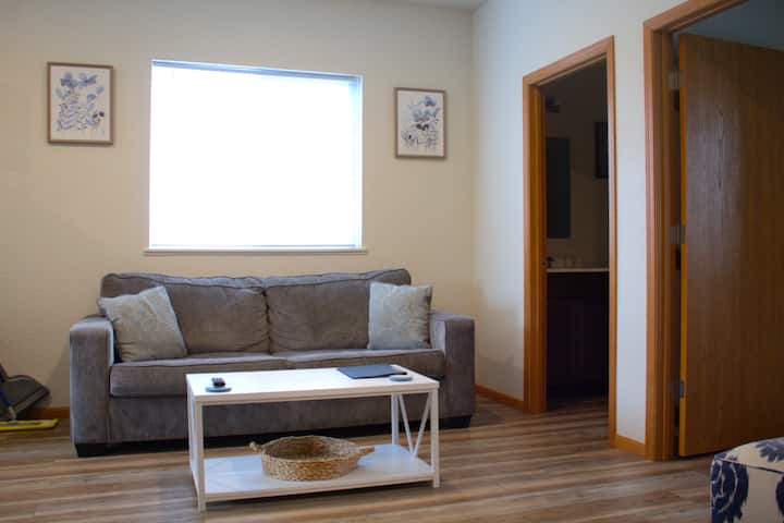Lakers Self Catering Air Bnb Suite B - Kennedy Lake, Allendale