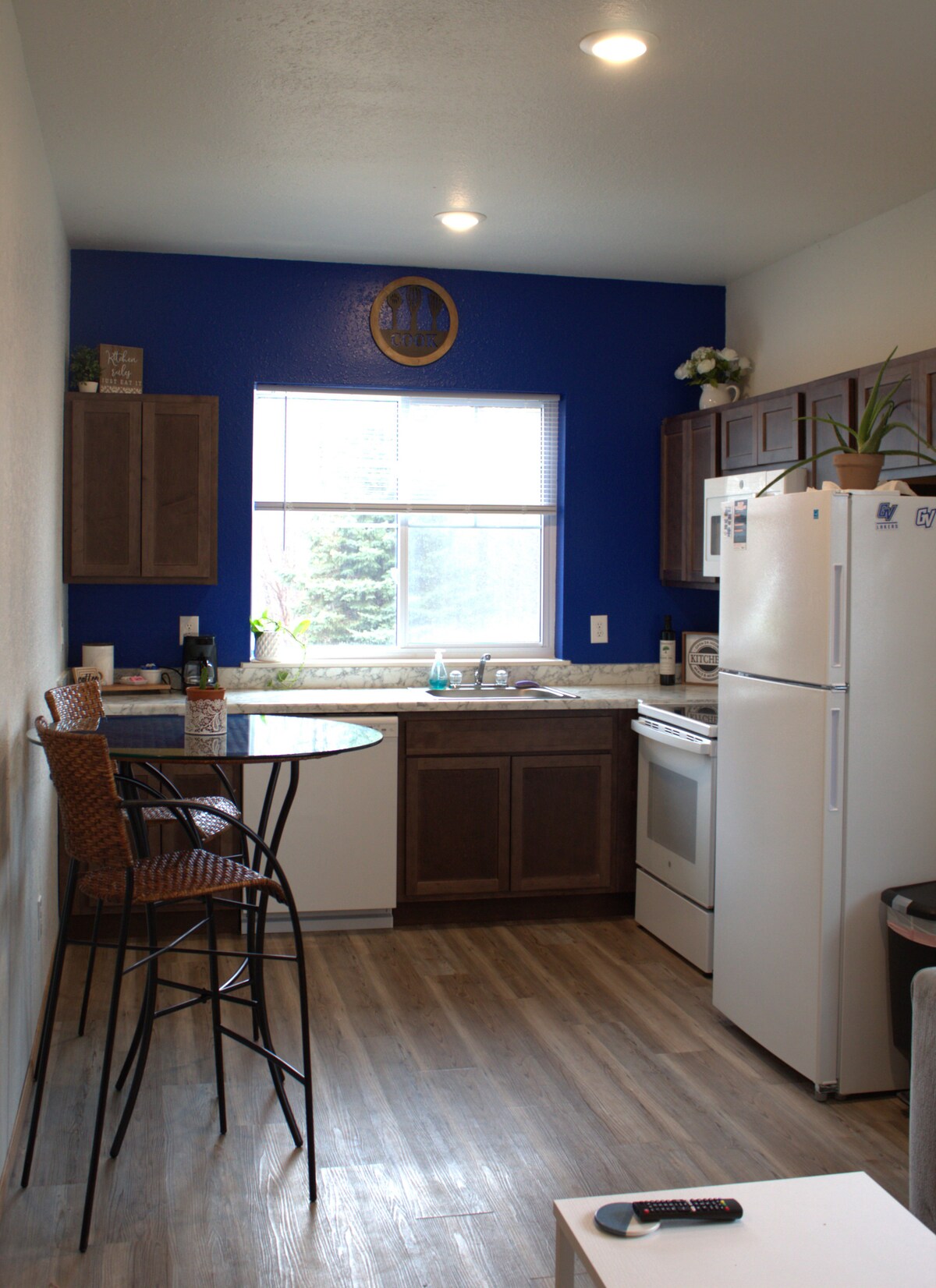 Lakers Self Catering Air Bnb Suite B - Apartments for Rent in