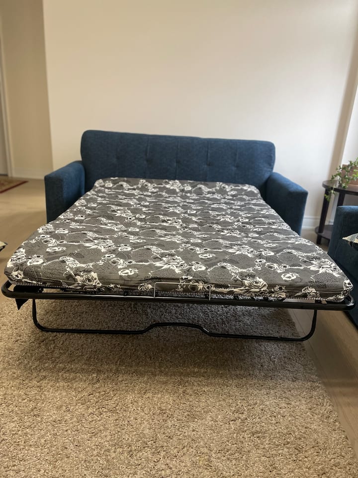 Удобно разтегателен диван