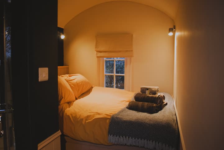 Cosy Cabin With Luxury Spa Tub On Enclosed Deck - Suffolk
