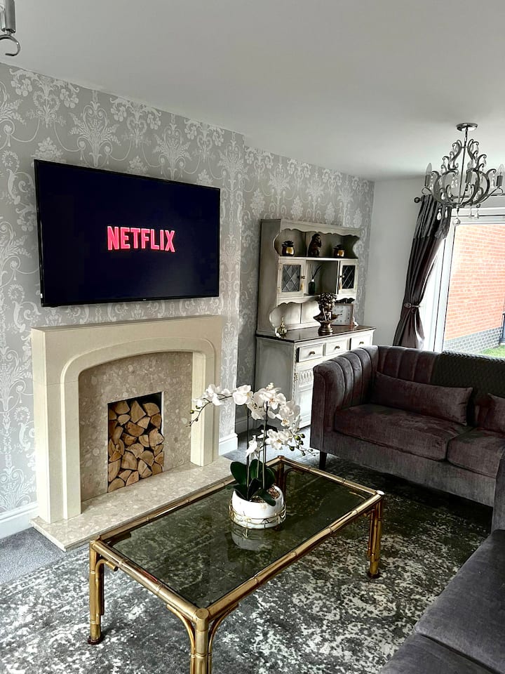 Large 5 Bed House For Groups, Sleeps 10, Parking - Northamptonshire