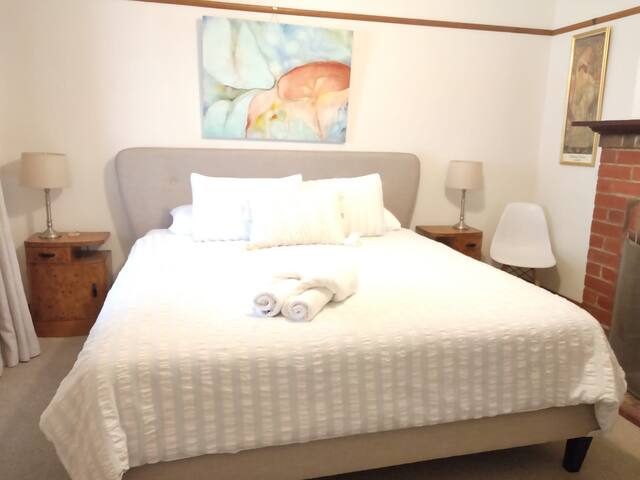 Beautiful Fitzroy Getaway gallery image 5