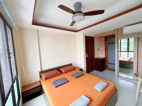 Modern Townhouse Perfect For Group Getaway