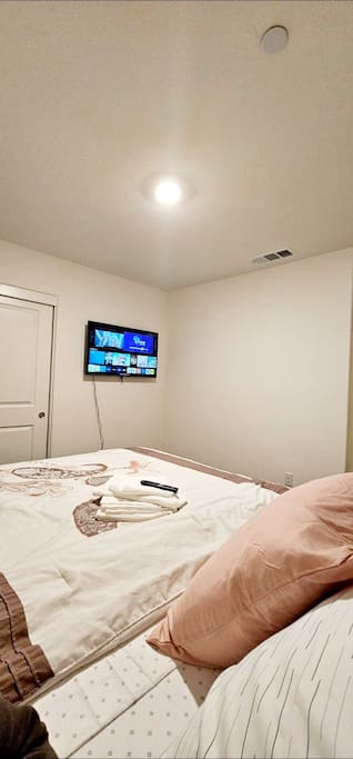 Airbnb Private Room w/Shared Bathroom (Room#2)