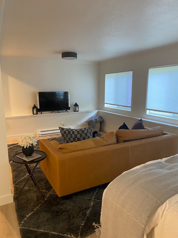 Large, Remodeled + Open Studio! - Sausalito, CA