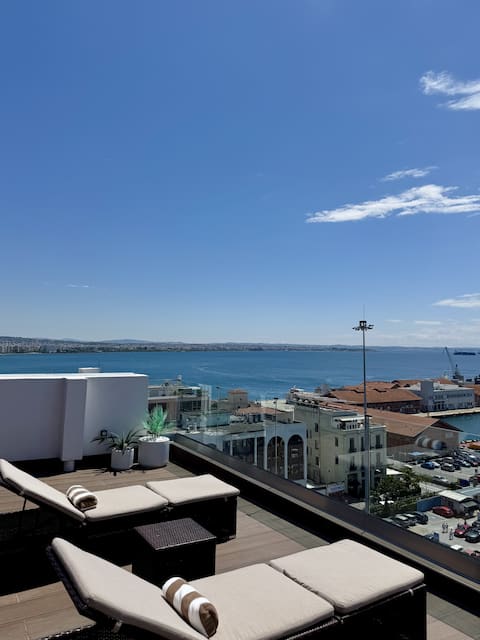 ABOVE suite | private rooftop| outdoor jacuzzi