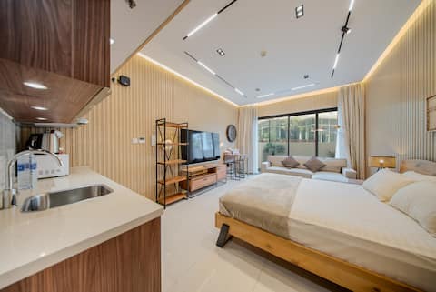 Luxurious studio with private garden