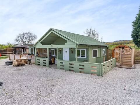 1Bed Cabin Logburner & Wood burner Hot Tub