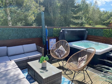 Longstone Hot Tub Lodge, Amazing Outdoor Area