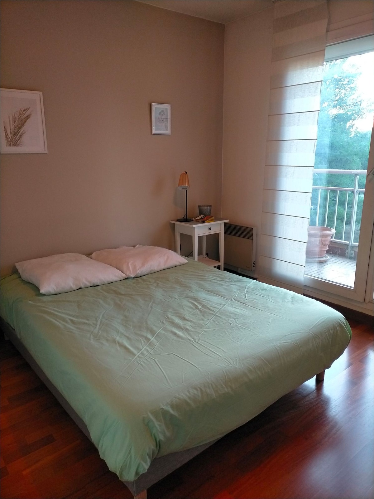 Schlafzimmer 1