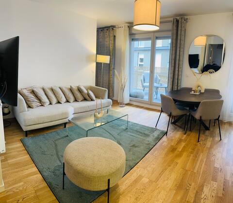 Cocooning Paris IS metro11 carnot 3 minutes to walk