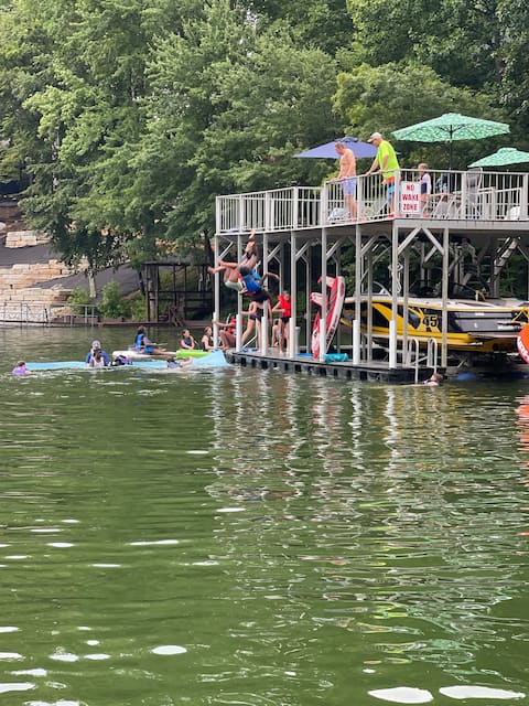 Grand Lakeview: Double decker dock, Fire Pit, Spa