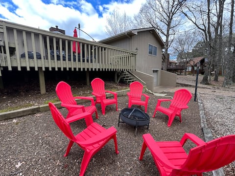 Retreat on Golf Course with Amazing Deck & 7 beds