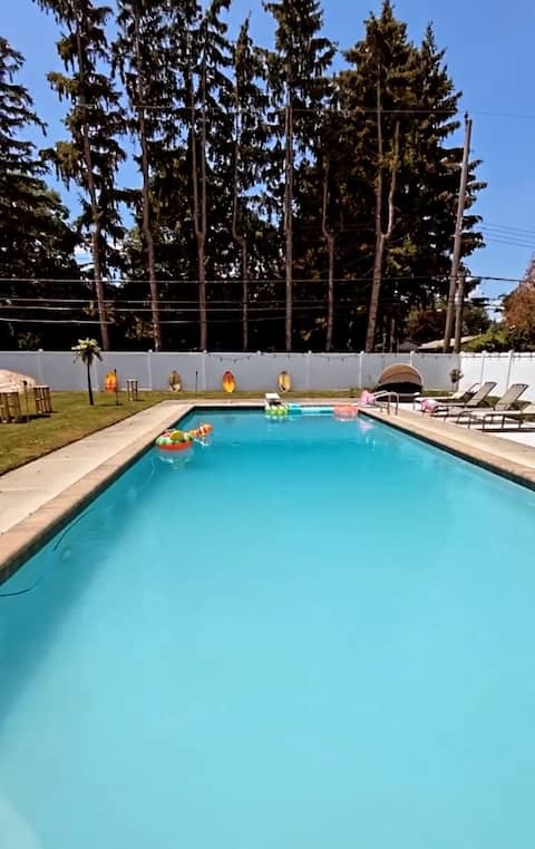 Cozy & Relaxing Home Near DTW