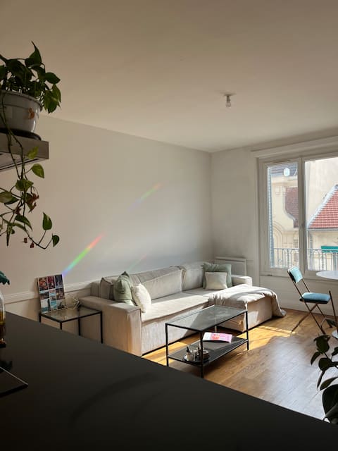 Popular Airbnb listing: 2-bedroom apartment near Part Dieu station in Lyon 6e Arrondissement