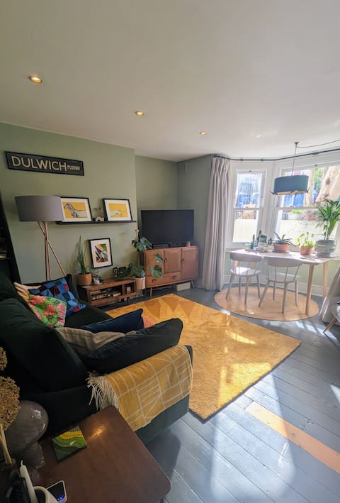 Top performing Airbnb: Cosy garden flat in East Dulwich in Greater London