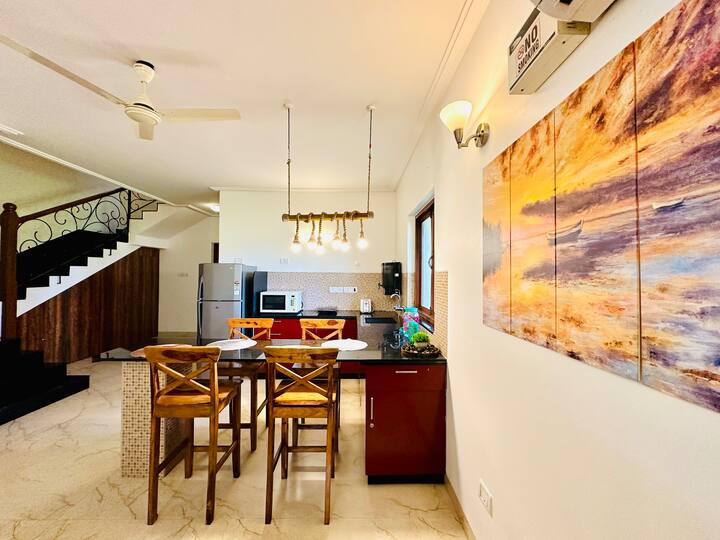Dining area image 2