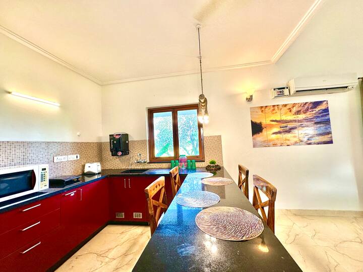 Kitchenette image 3