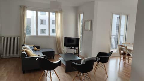 3 bedroom with balcony btw Paris and Versailles