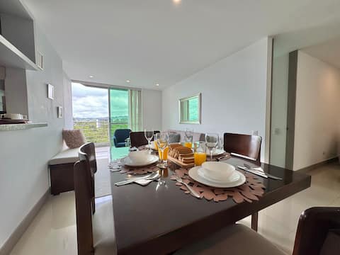 Comfy Apt: Near Everything & Well-Equipped