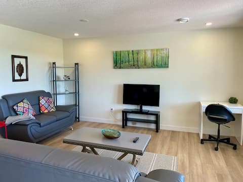 Popular Airbnb listing: NW cozy suite w/ sunrise & ravine views in Nolan Hill