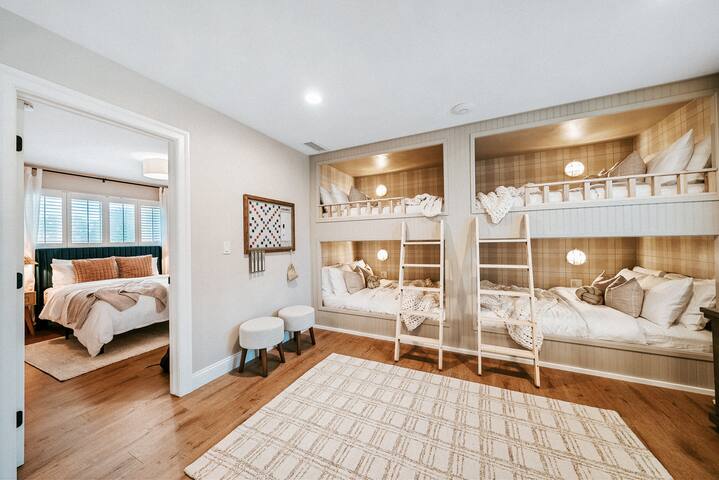 PB 5 Bed, Pool, Spa, Views, Games, Parking, LUX gallery image 2