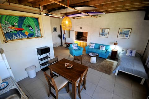 Comfortable loft a few steps from the sea.