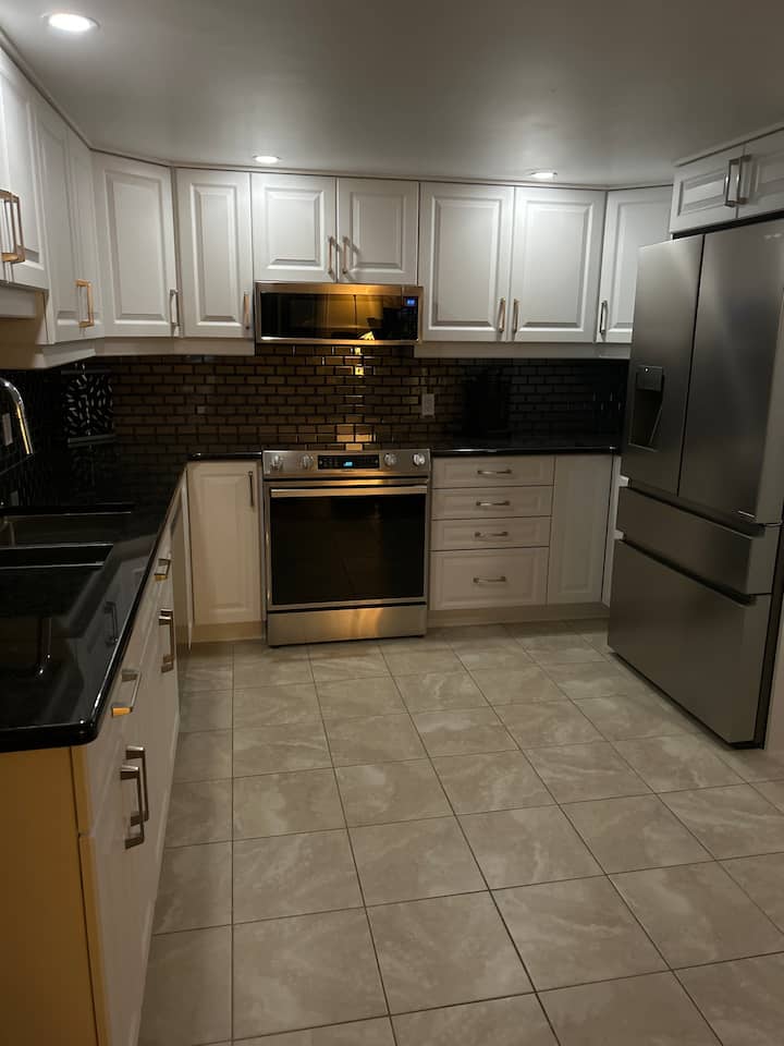 Spacious Waterfront Home - Kingston