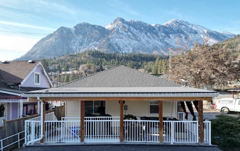 Downtown Mountain Escape | Hot Tub + Cold Plunge