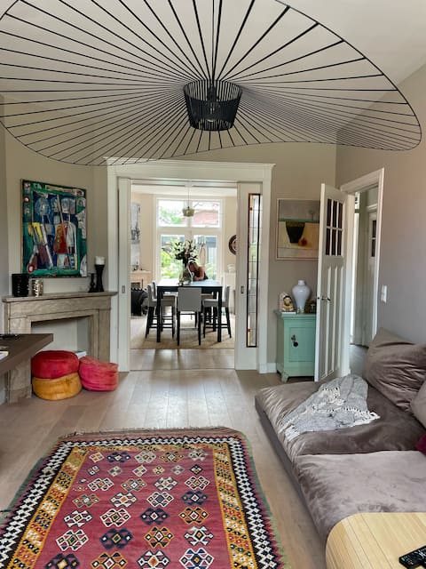 Stylish, cosy family home near city & beach