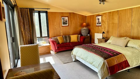 Top performing Airbnb: Hawkshead Boutique Studio & Gardens in Wānaka Outer