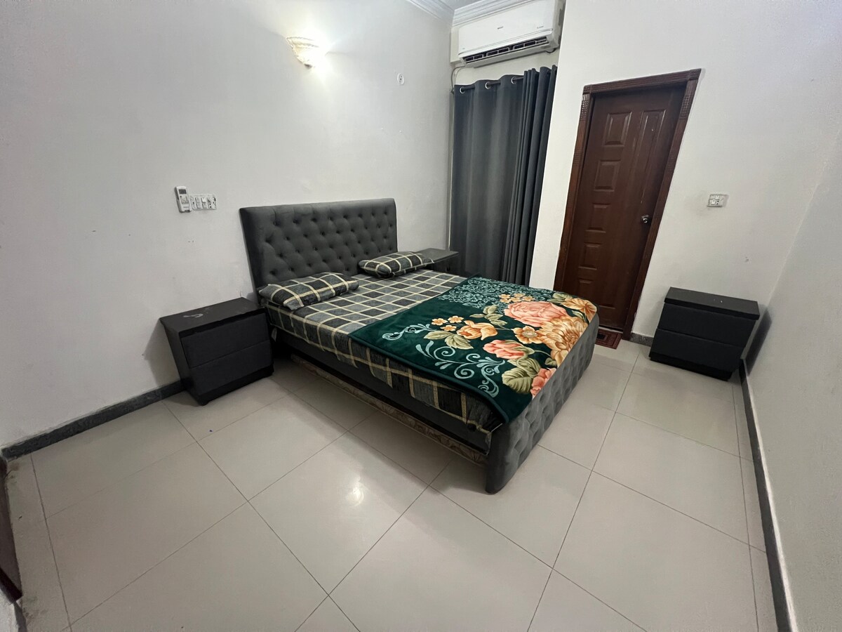 phòng ngủ đặc biệt của chúng tôi với điều hòa không khí hoạt động tốt.