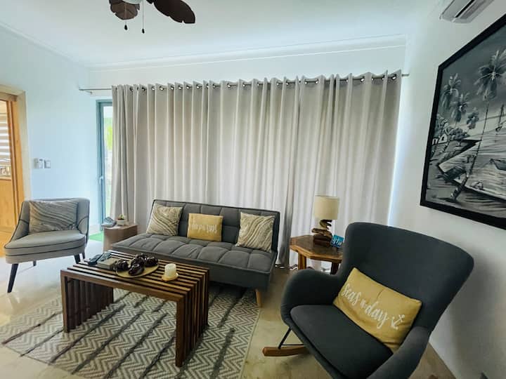 חדר שינה שלישי, משפחה וחדר טלוויזיה עם ספה נפתחת זוגית.