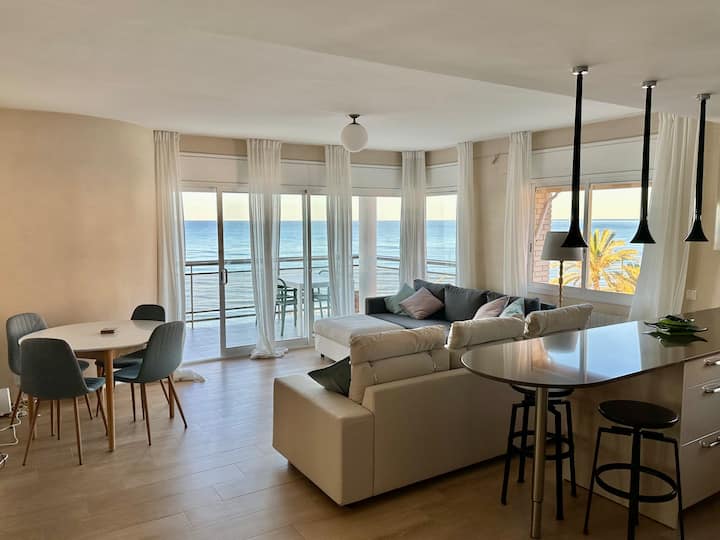 Beachfront Penthouse & Rooftop Terrace In Calafell - Calafell