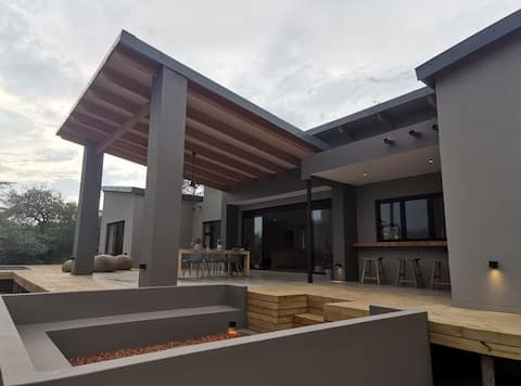 Corkwood Villa- Spacious newly built bush villa