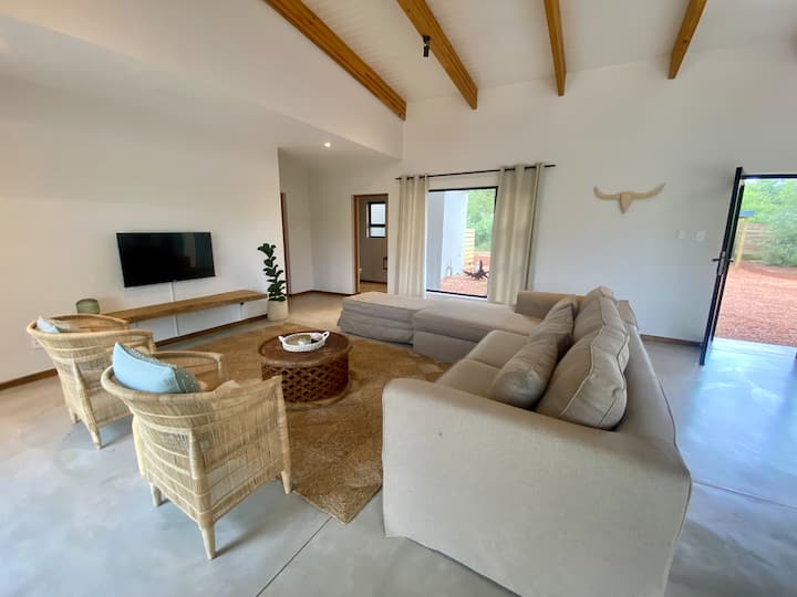 Corkwood Villa- Spacious Newly Built Bush Villa - Hoedspruit