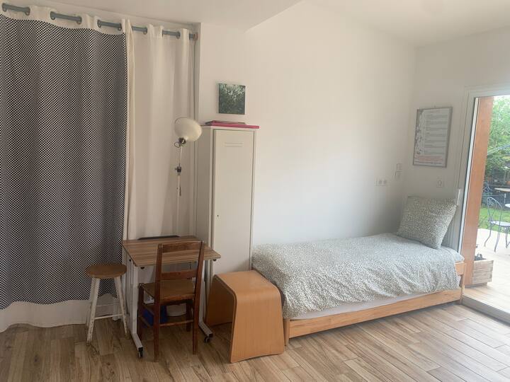 Un sofá que se convierte en una cama individual, en dos camas o en una cama para 2 personas :) ¡usted elige!
