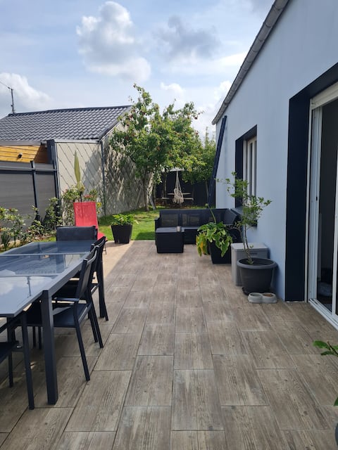 House 15 min walk to the beaches