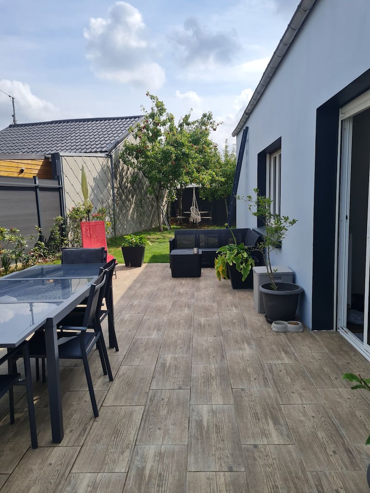 House 15 min walk to the beaches