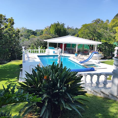 Enjoy the pool and 5,000m of garden (private)