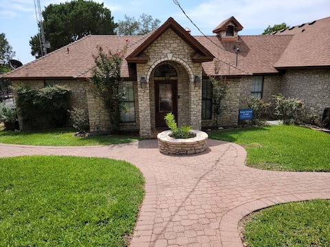 Waterfront- Stone House Lodge of Lake Whitney