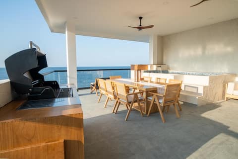 Beautiful ocean front condo