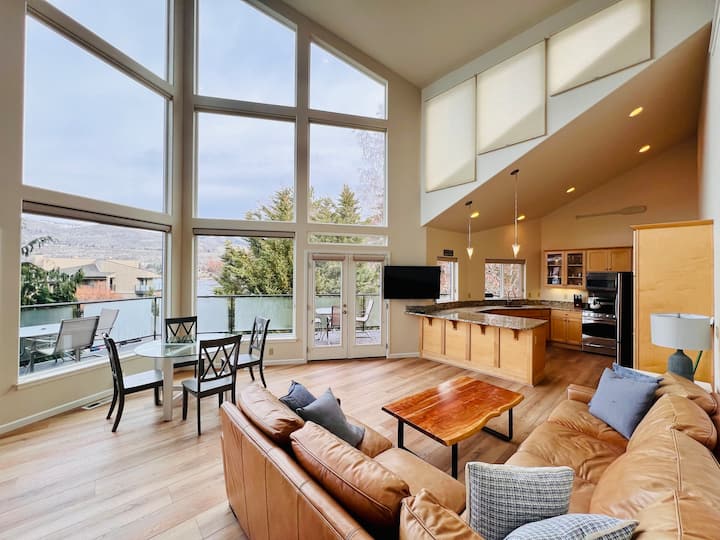 Peterson's Resort: Lake Access, Pool, Hot Tub - Houses for Rent in