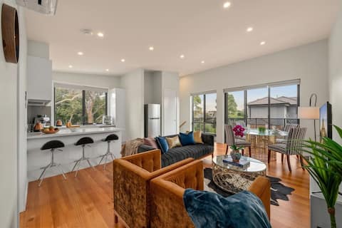 Luxury 3BR Townhouse Maidstone Near CBD| Highpoint