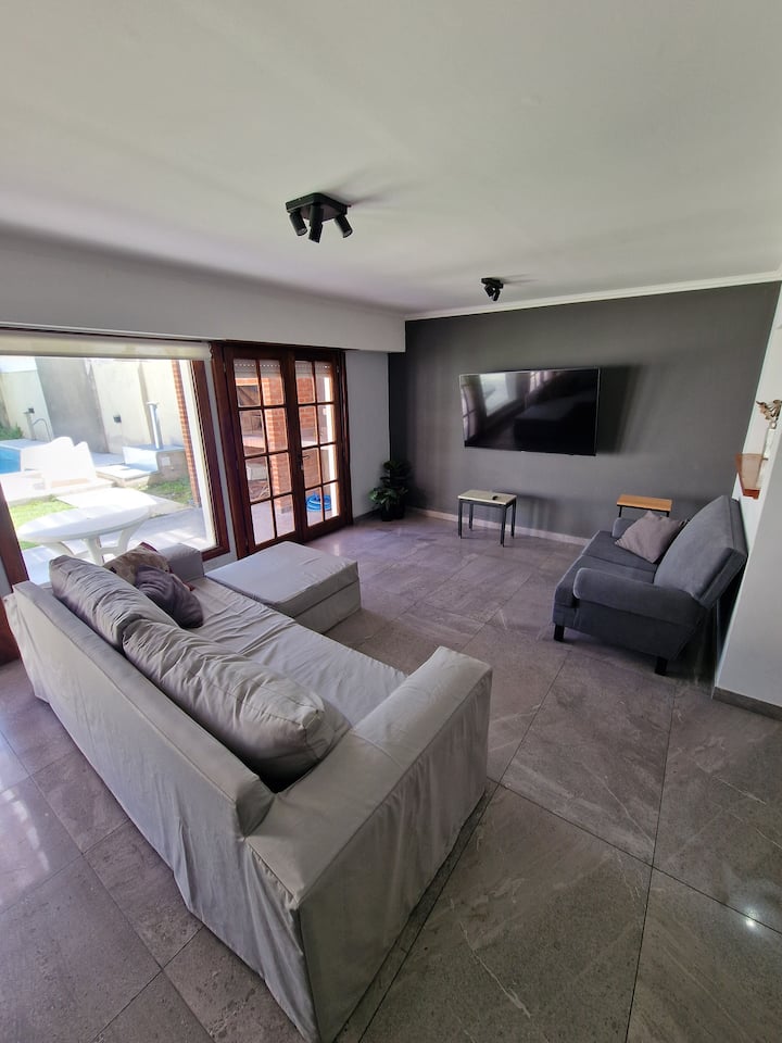 Gran Casa Con Piscina - Necochea