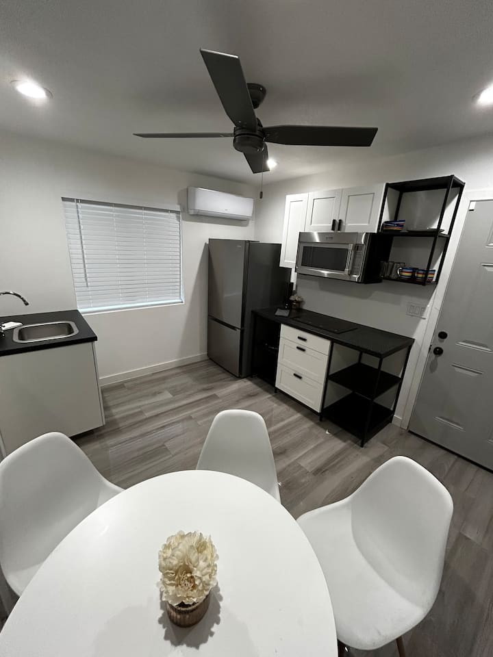 Modern 1bd Private Studio - Las Vegas, NV